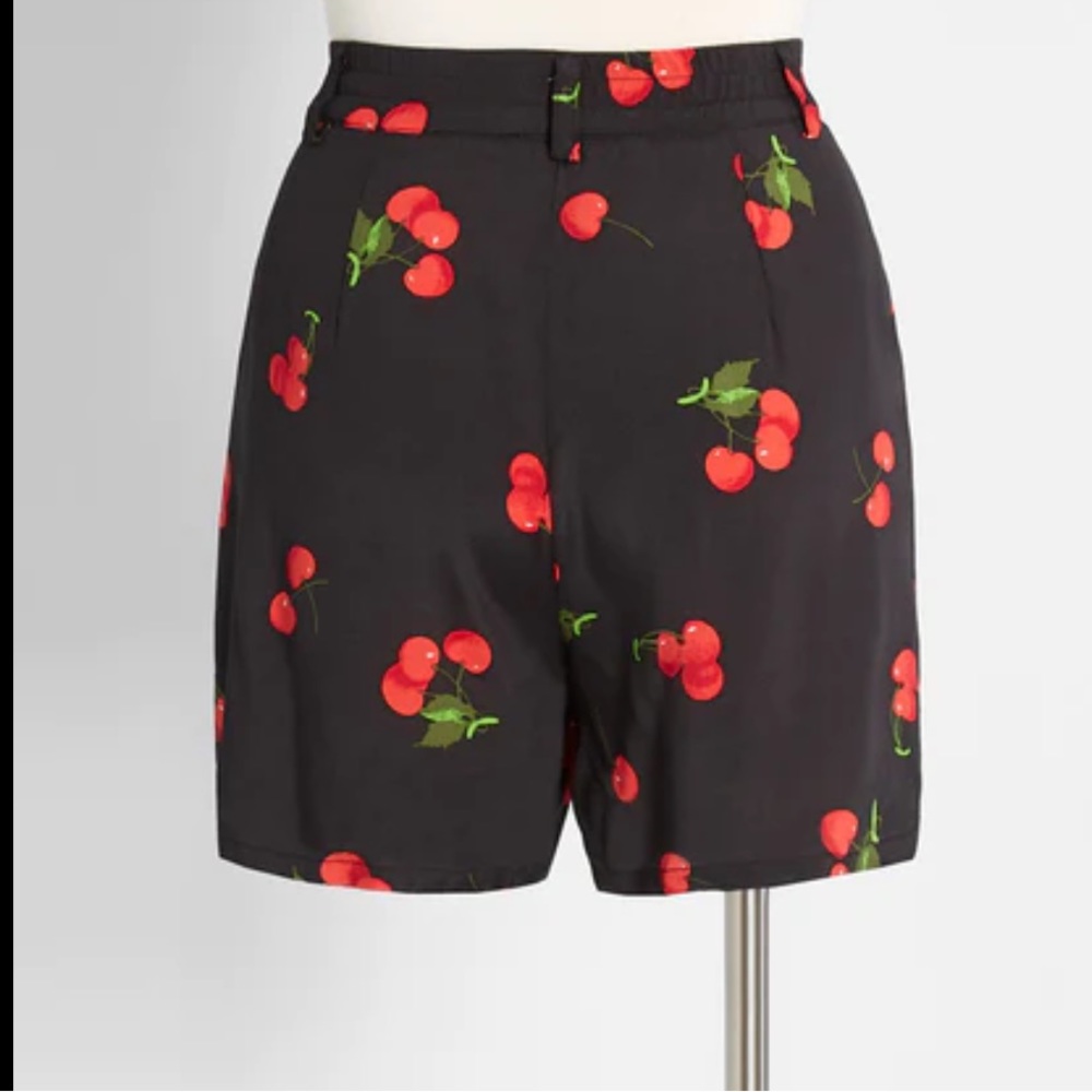 Modcloth Black Red Viscose Rayon‎ Shake A Leg Cherry Print Shorts NWT Size M - Picture 2 of 15